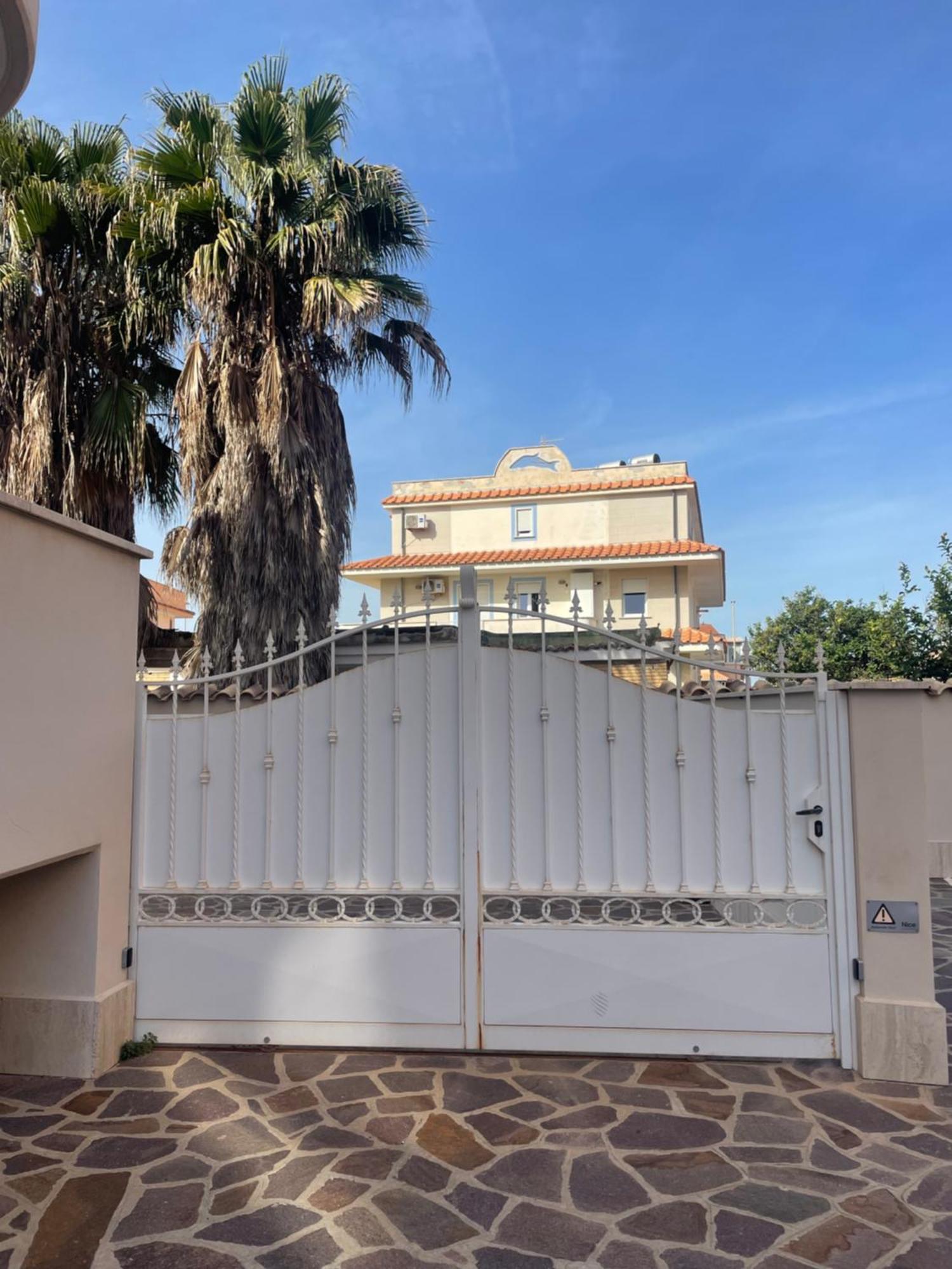 Home With Parking Near The Airport And Beach Фьюмичино Экстерьер фото