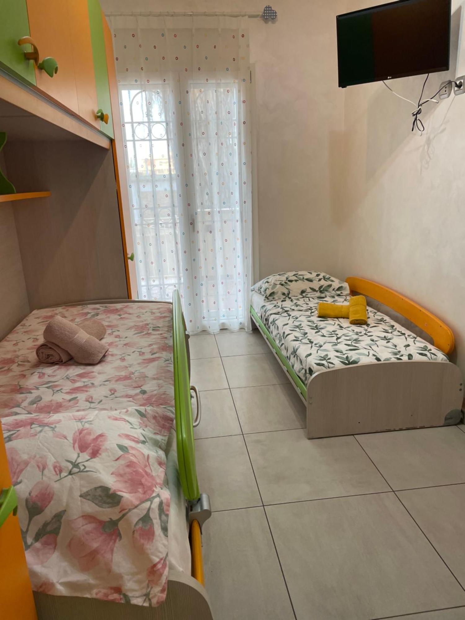 Home With Parking Near The Airport And Beach Фьюмичино Экстерьер фото