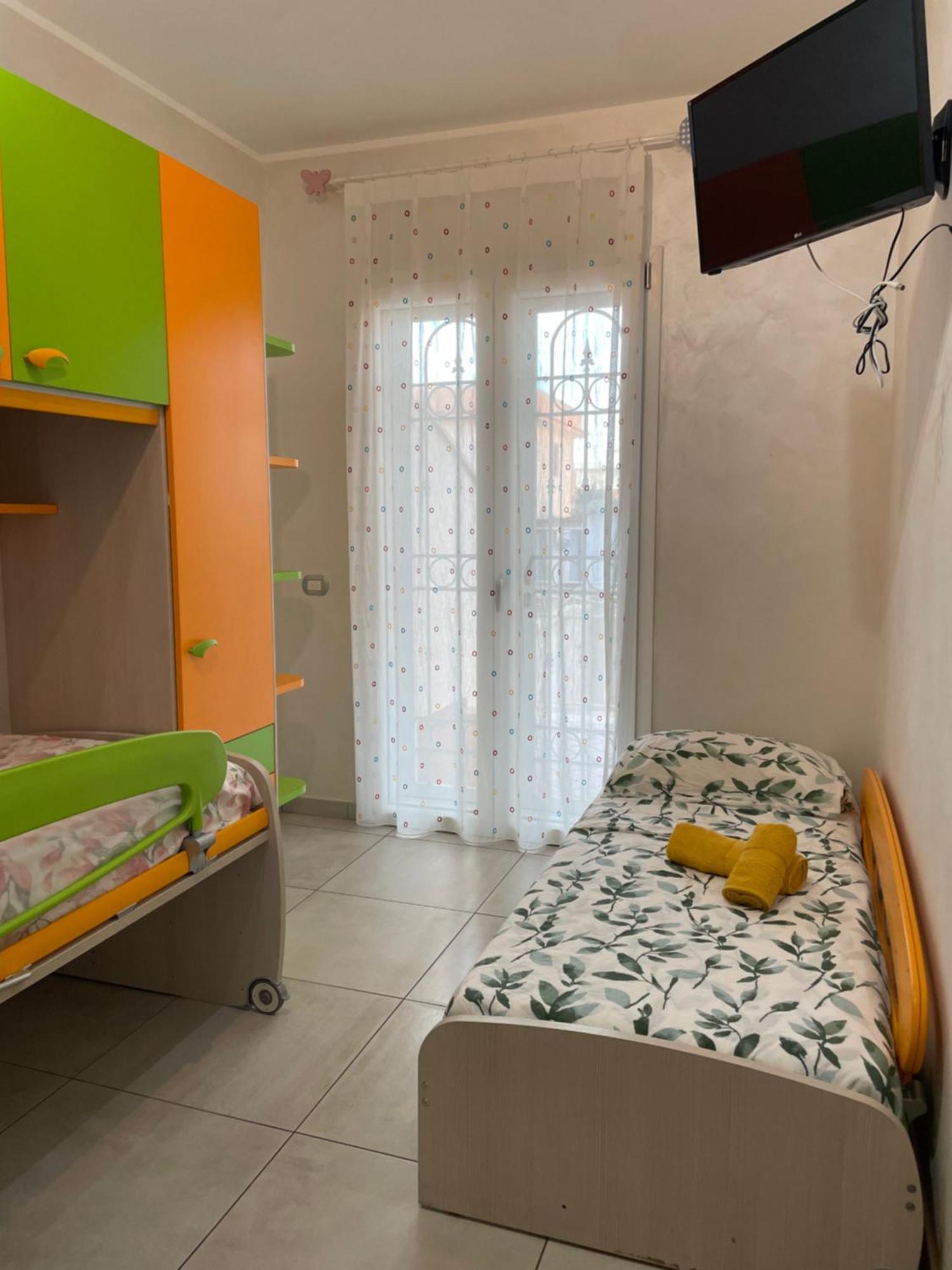 Home With Parking Near The Airport And Beach Фьюмичино Экстерьер фото