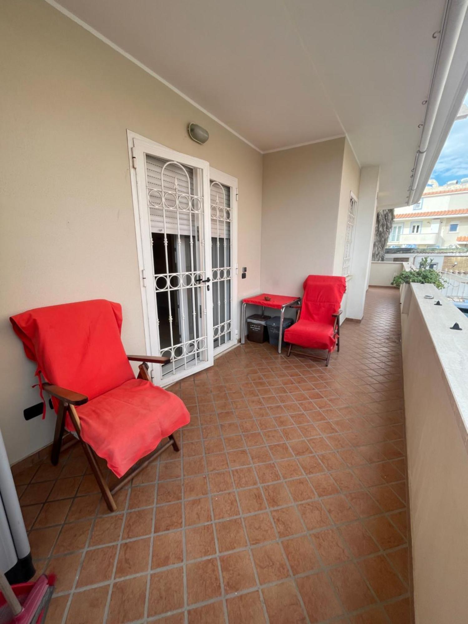 Home With Parking Near The Airport And Beach Фьюмичино Экстерьер фото